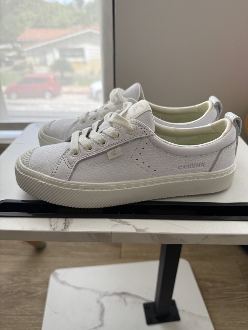 Cariuma Women's OCA Pebbled Leather White Sneakers, size 7.5
